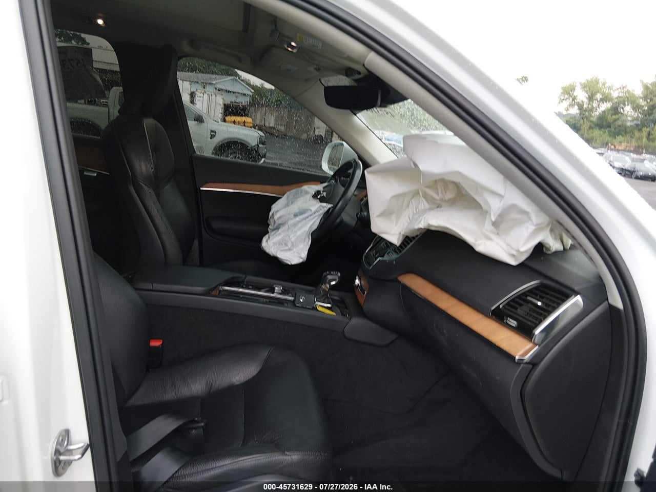 2022 VOLVO XC90 T6 MOMENTUM 7 PASSENGER · 5/11