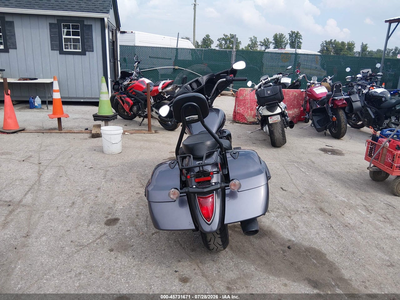 2016 YAMAHA XVS1300 CT/CTB · 6/11