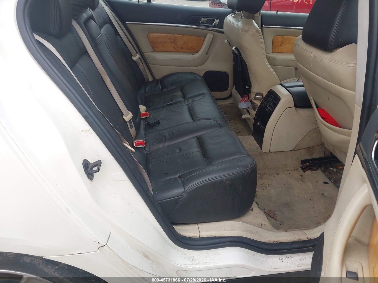 1LNHM94R09G****** · 2009 LINCOLN MKS   · 8/11