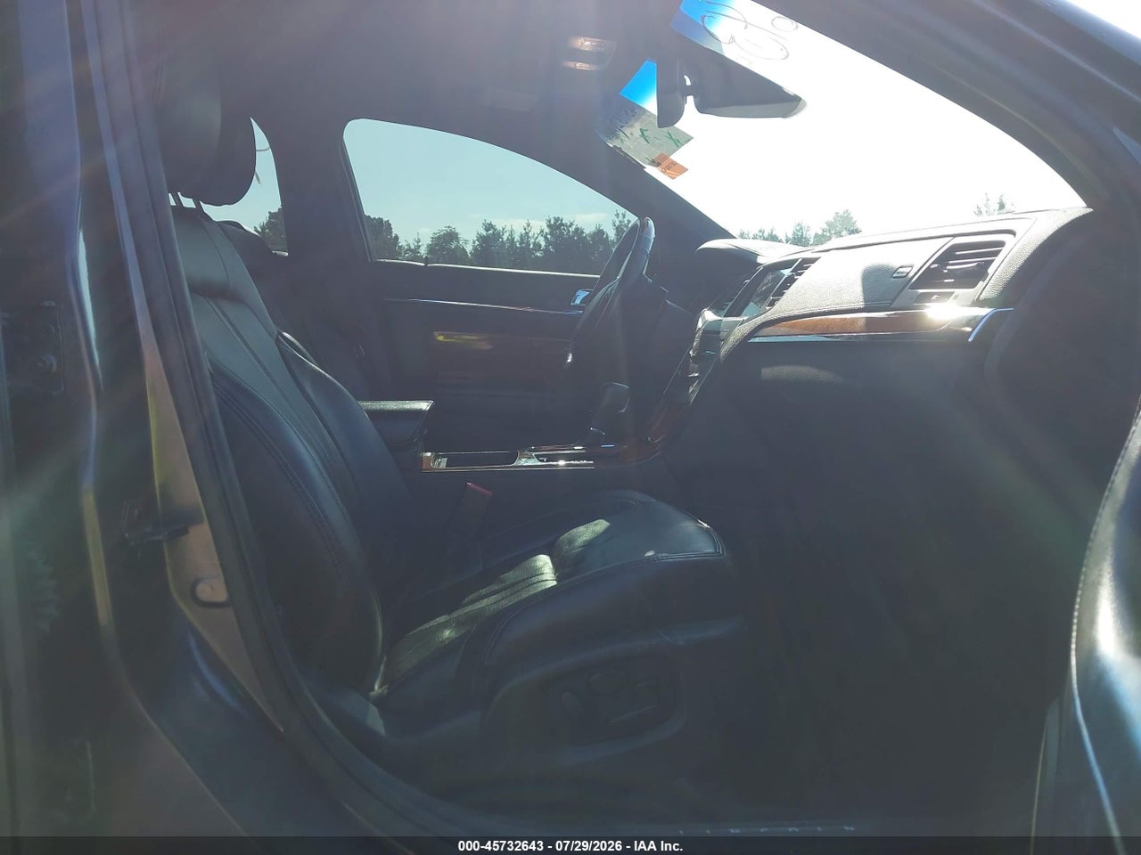 2016 LINCOLN MKS   · 5/11