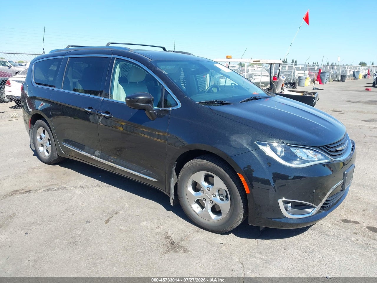 2C4RC1L74JR****** · 2018 CHRYSLER PACIFICA HYBRID TOURING L