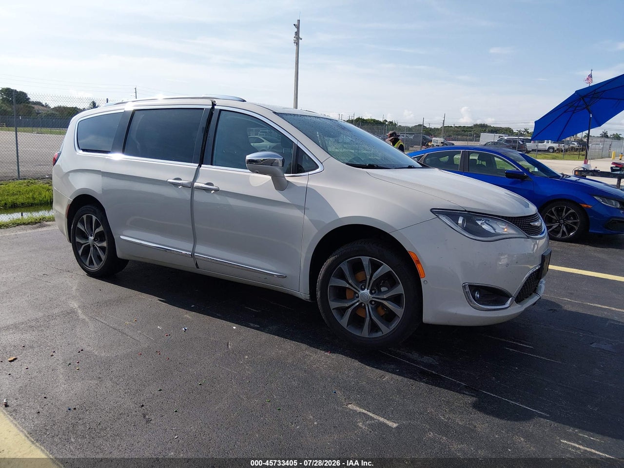 2C4RC1GGXHR****** · 2017 CHRYSLER PACIFICA LIMITED