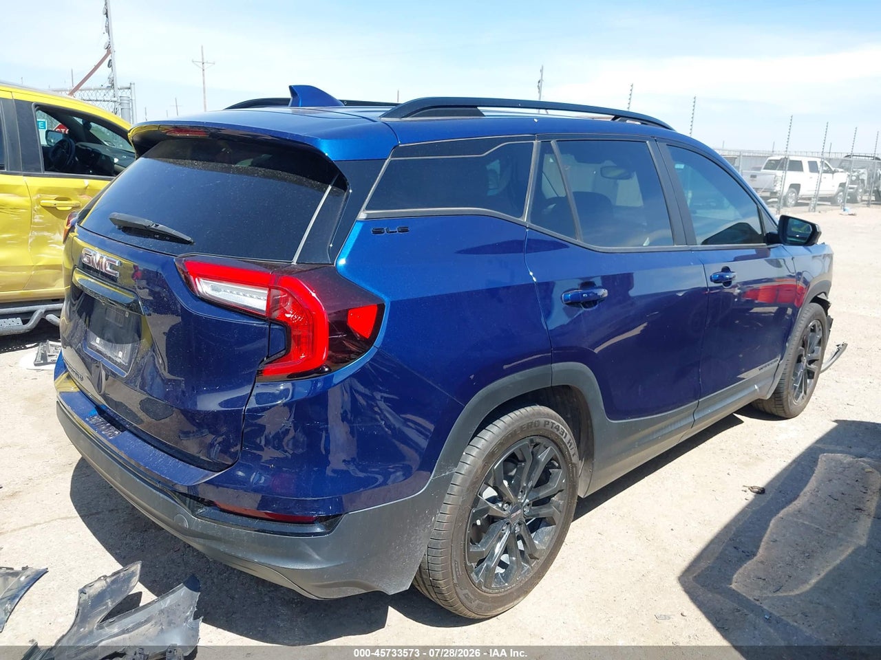 2022 GMC TERRAIN FWD SLE · 4/10