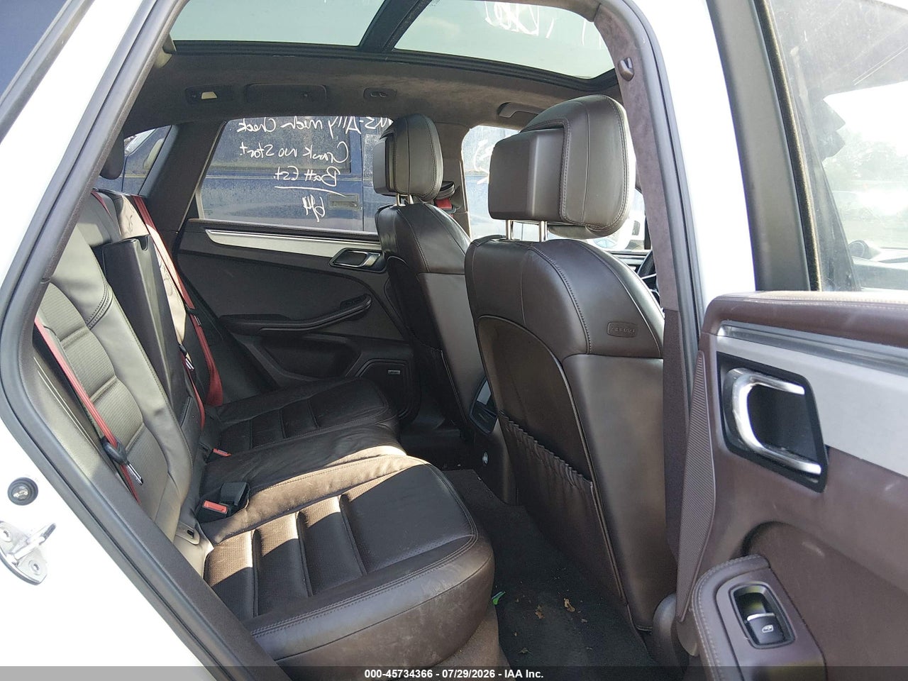 WP1AF2A5XFL****** · 2015 PORSCHE MACAN TURBO · 8/11