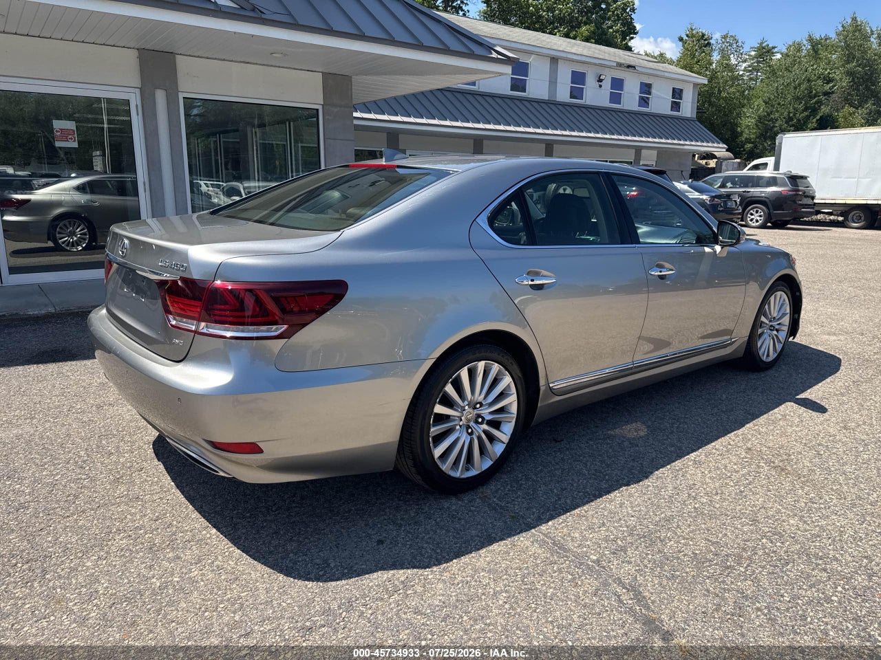 2016 LEXUS LS 460 · 4/10