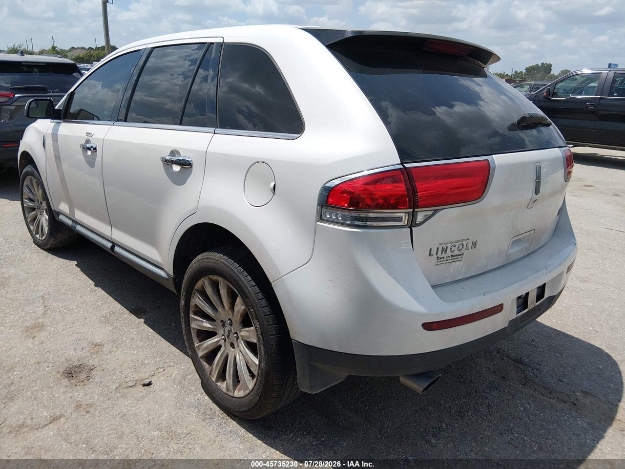2LMDJ6JKXBB****** · 2011 LINCOLN MKX · 3/11