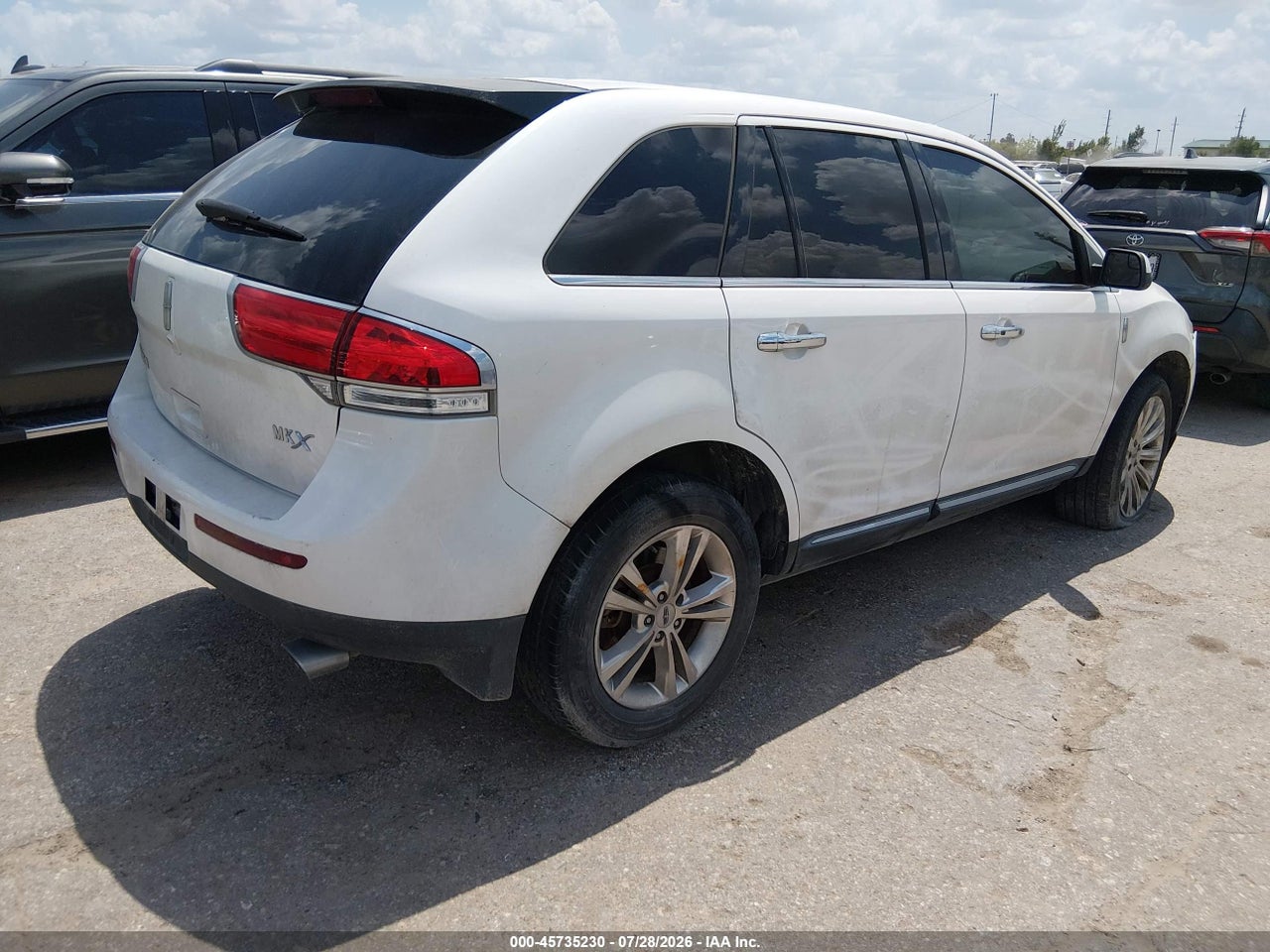 2LMDJ6JKXBB****** · 2011 LINCOLN MKX · 4/11