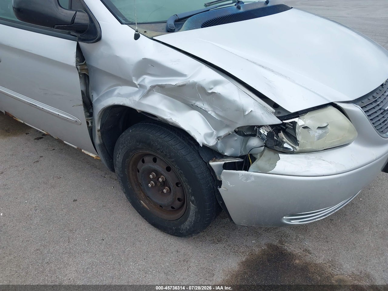 2003 CHRYSLER TOWN &amp; COUNTRY · 6/11