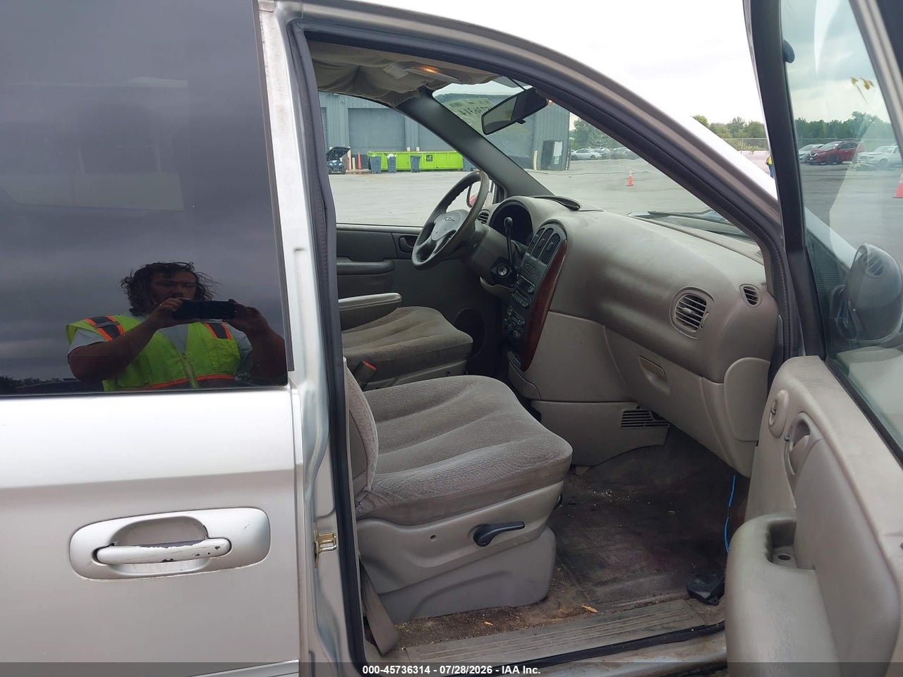 2003 CHRYSLER TOWN &amp; COUNTRY · 5/11