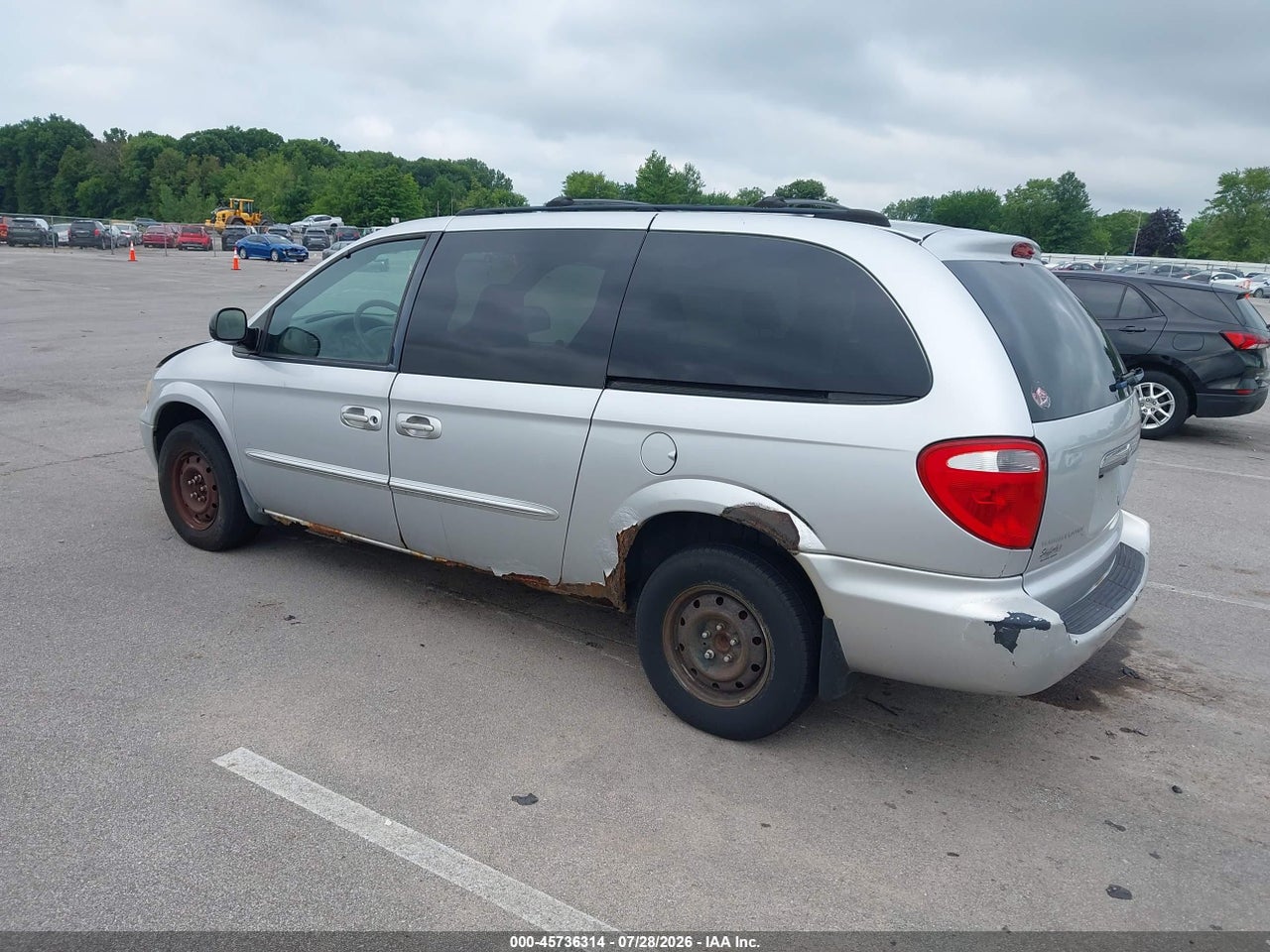2003 CHRYSLER TOWN &amp; COUNTRY · 3/11