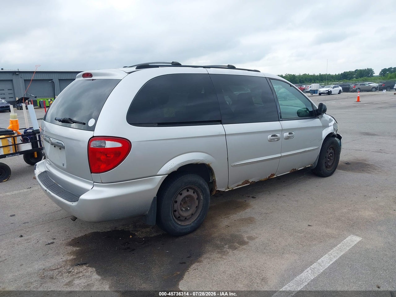 2003 CHRYSLER TOWN &amp; COUNTRY · 4/11