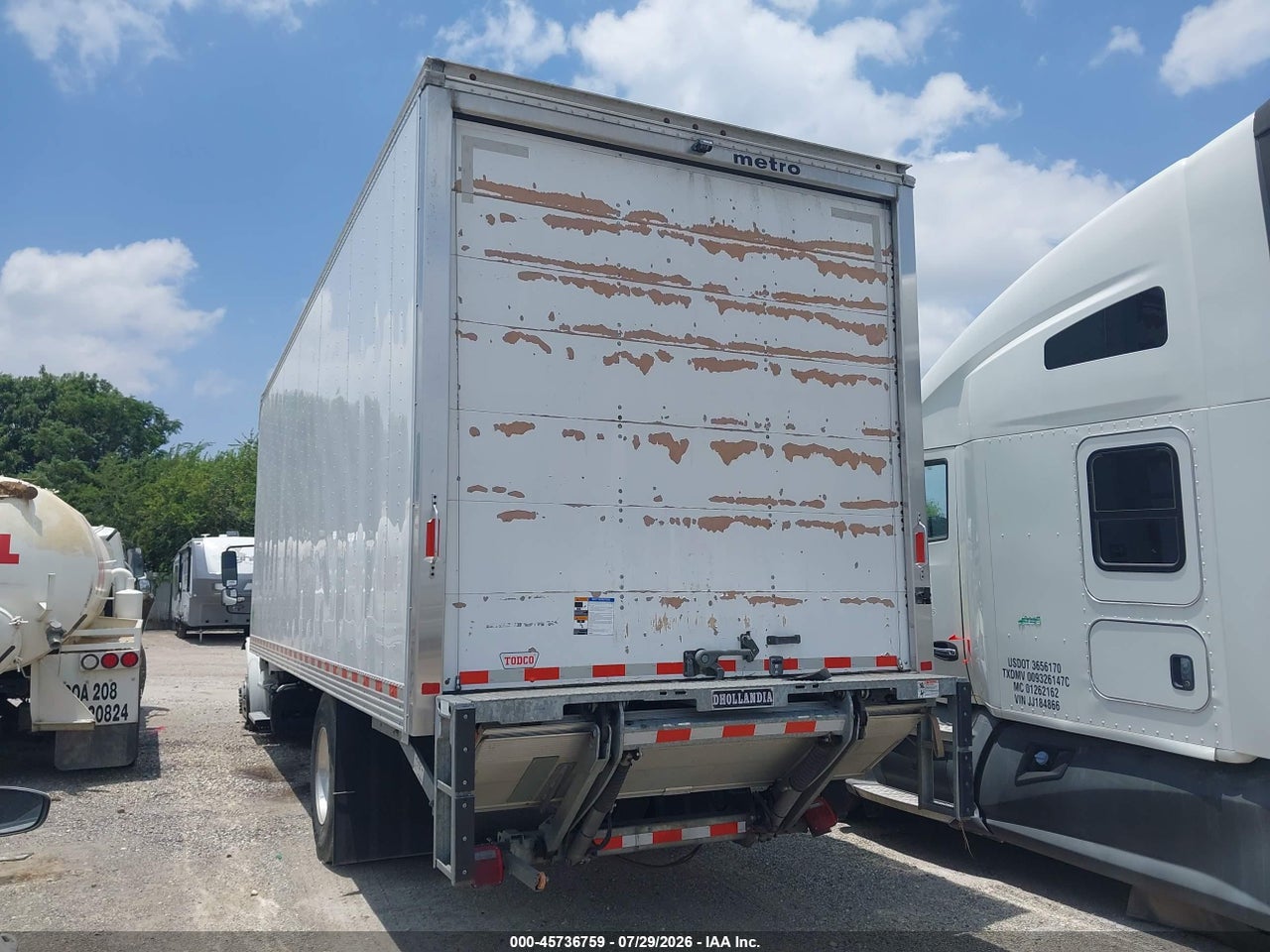 2025 FREIGHTLINER M2 106 · 3/4