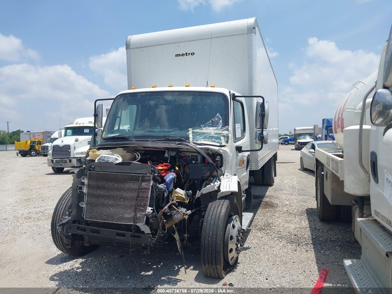 2025 FREIGHTLINER M2 106 · 2/4
