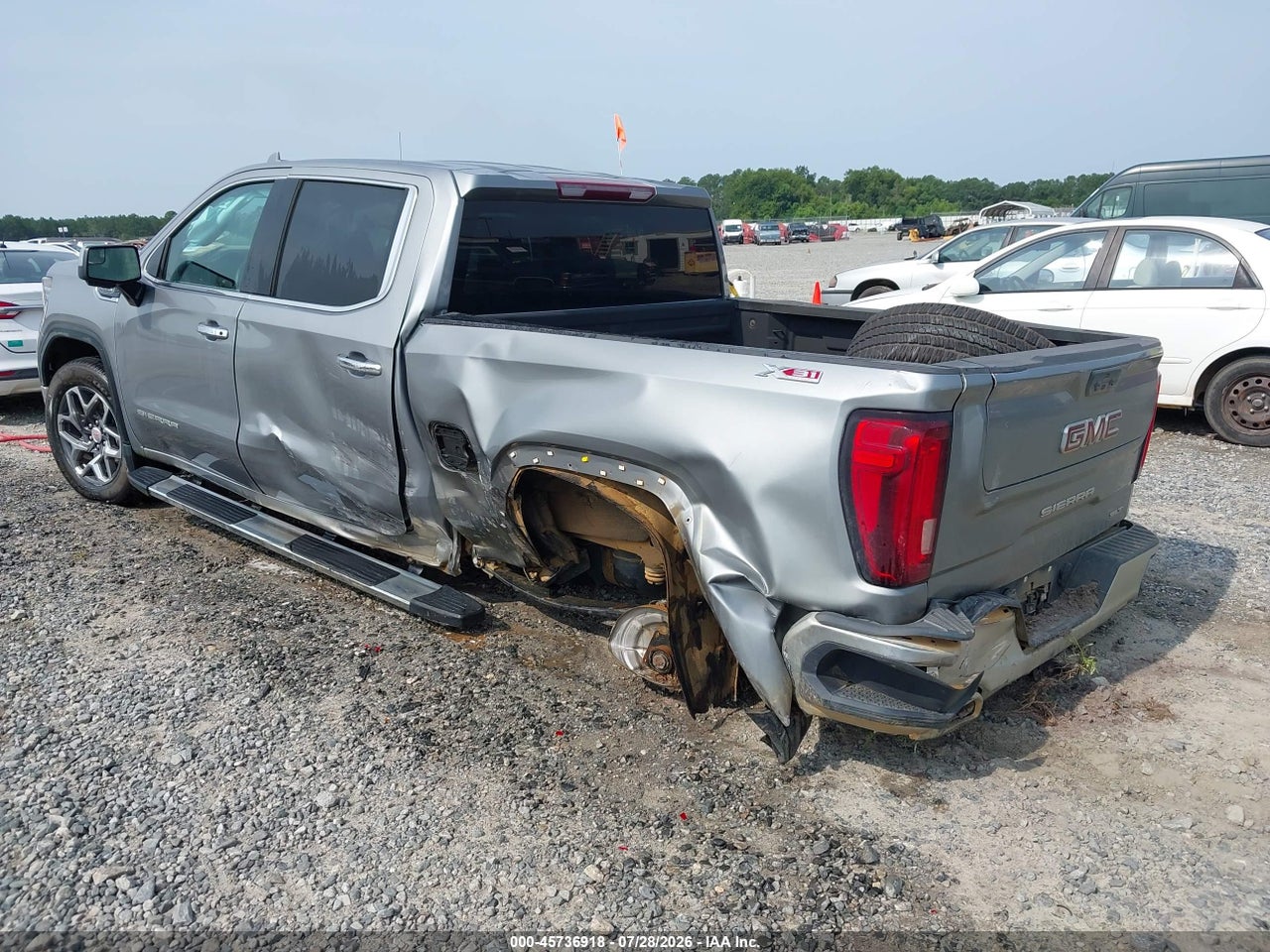 2024 GMC SIERRA 1500 4WD  SHORT BOX SLT · 3/11