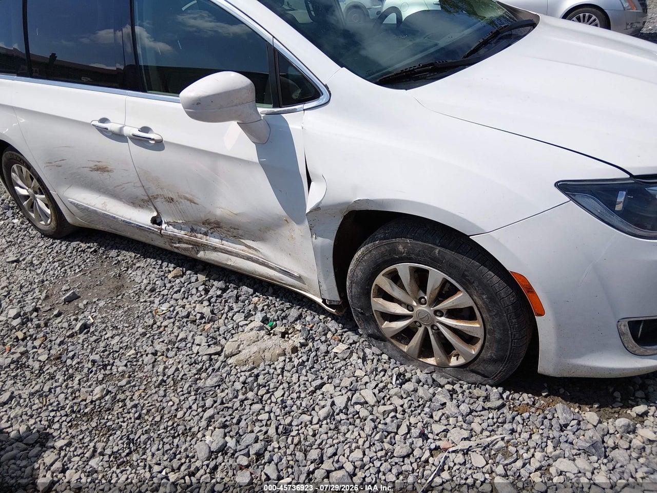 2017 CHRYSLER PACIFICA TOURING-L · 6/11