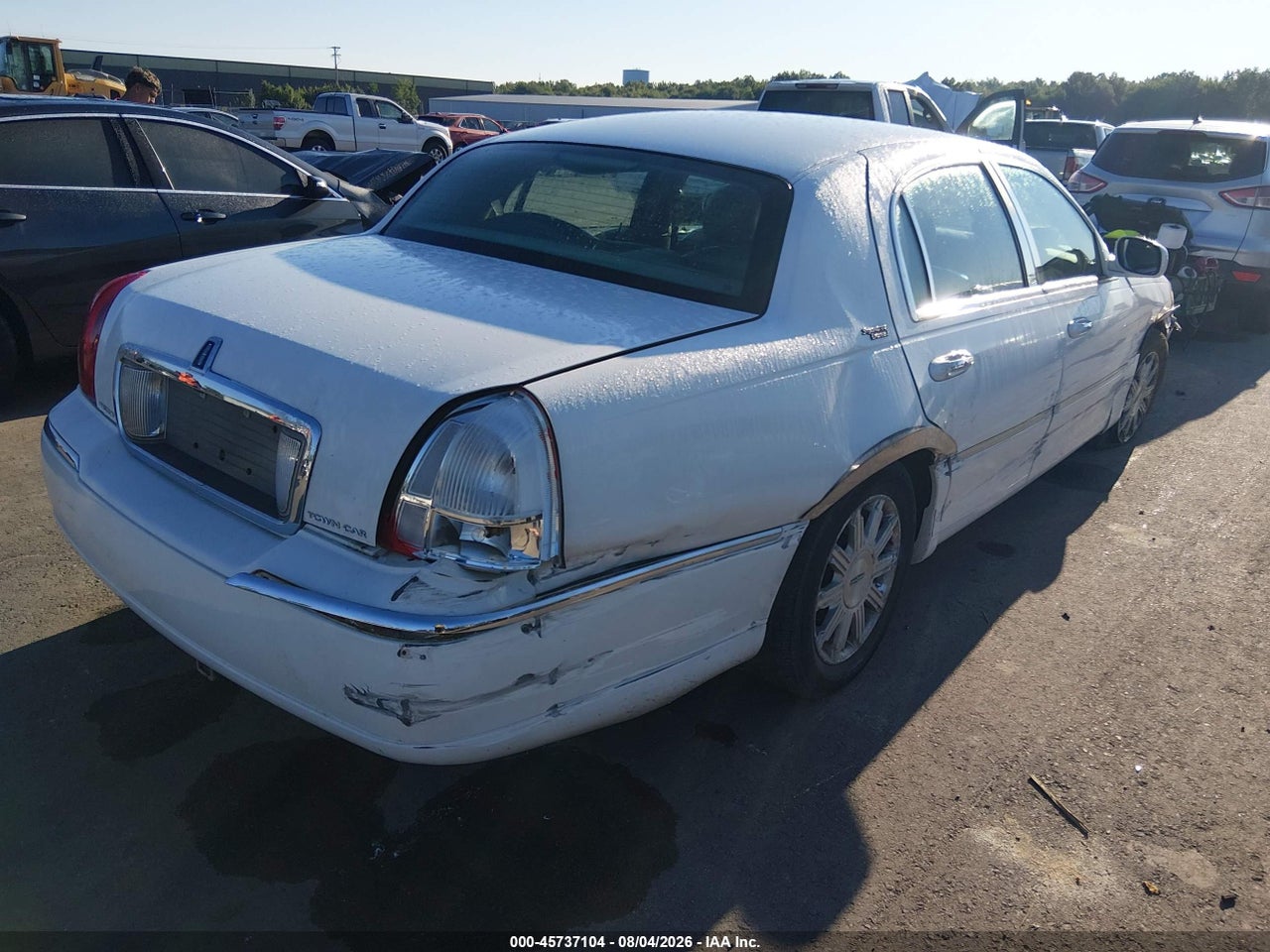 2010 LINCOLN TOWN CAR SIGNATURE LIMITED · 4/11
