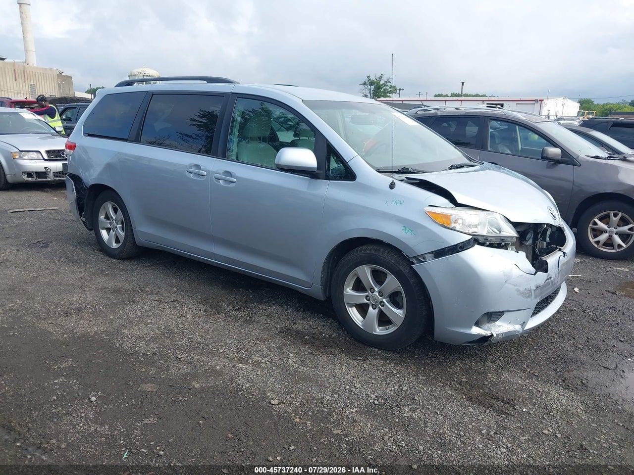 5TDKK3DC5DS****** · 2013 TOYOTA SIENNA LE V6 8 PASSENGER