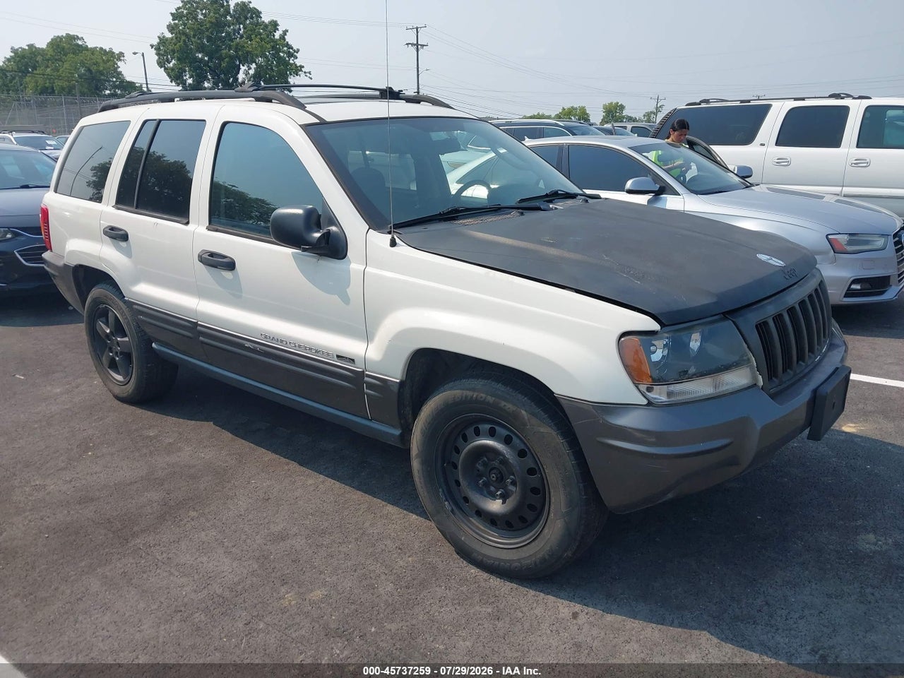 1J4GW48S94C****** · 2004 JEEP GRAND CHEROKEE LAREDO