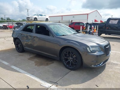 2C3CCABGXJH****** · 2018 CHRYSLER 300 300S