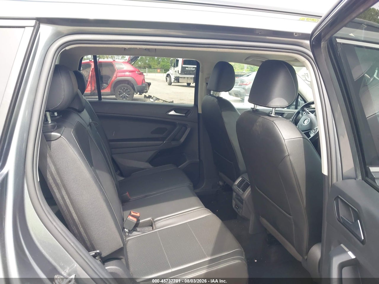 3VV3B7AX2JM****** · 2018 VOLKSWAGEN TIGUAN 2.0T SE/2.0T SEL · 8/11