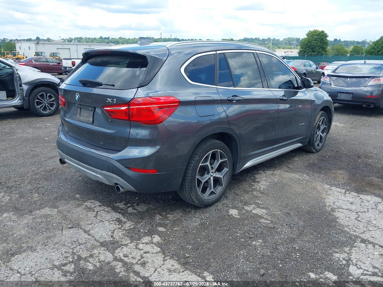 2017 BMW X1 XDRIVE28I · 4/10