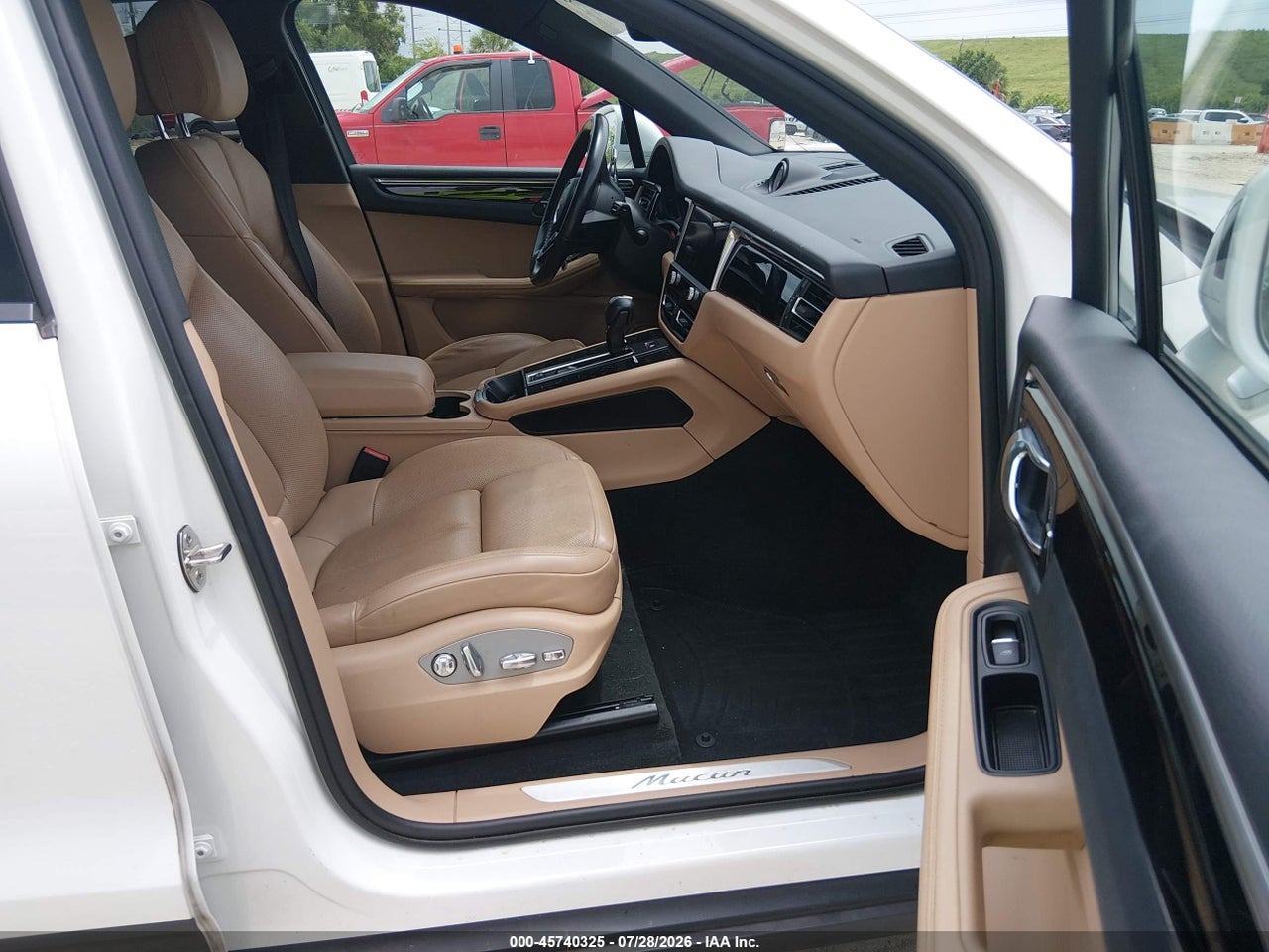 2022 PORSCHE MACAN · 5/11