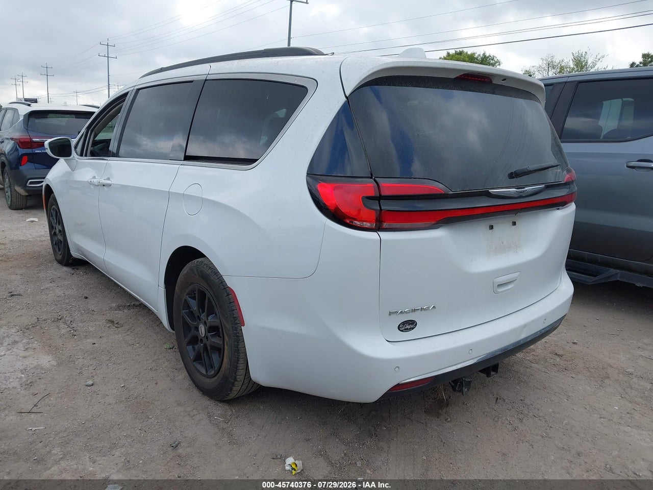 2022 CHRYSLER PACIFICA TOURING L · 3/11