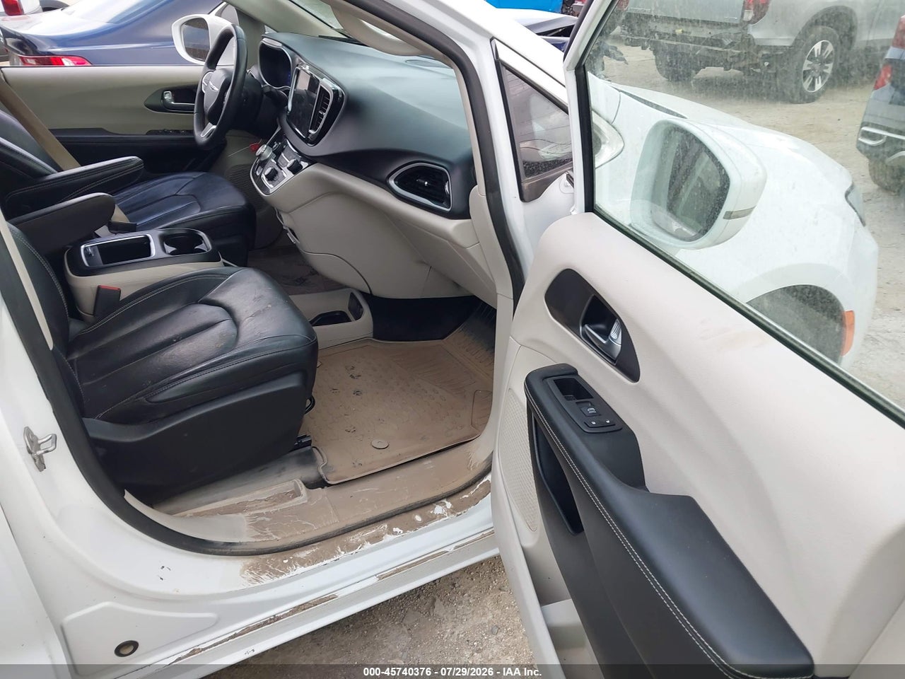 2022 CHRYSLER PACIFICA TOURING L · 5/11