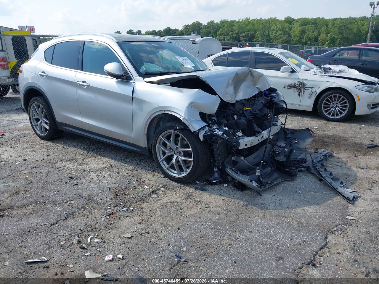 ZASFAKBN8J7****** · 2018 ALFA ROMEO STELVIO TI AWD