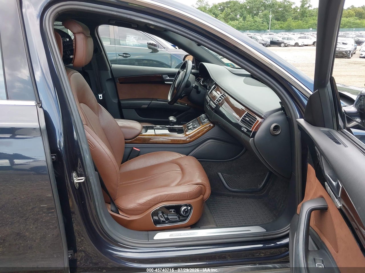 WAU34AFD8GN****** · 2016 AUDI A8 L 3.0T · 5/11