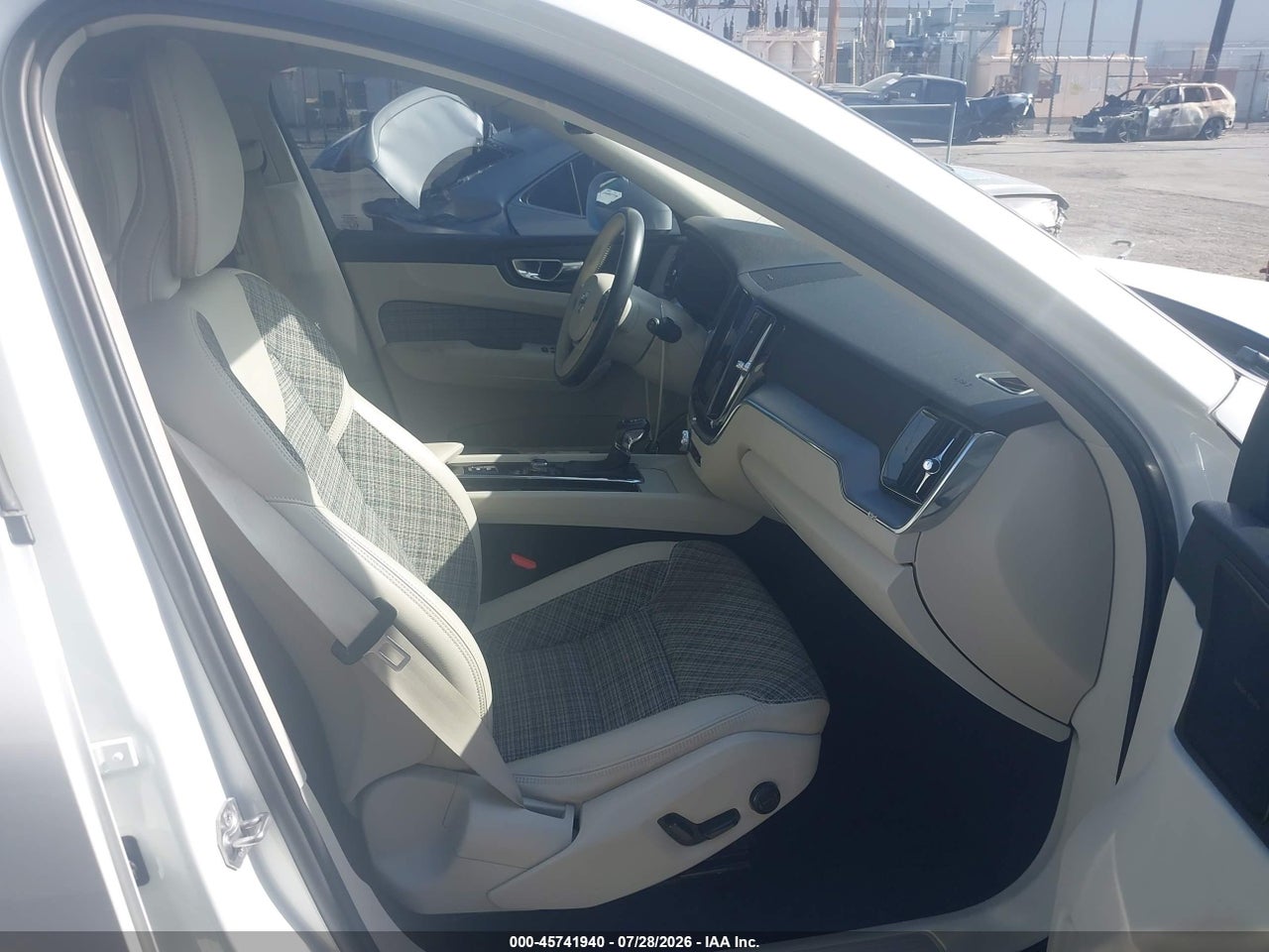2020 VOLVO XC60 T5 MOMENTUM · 5/11