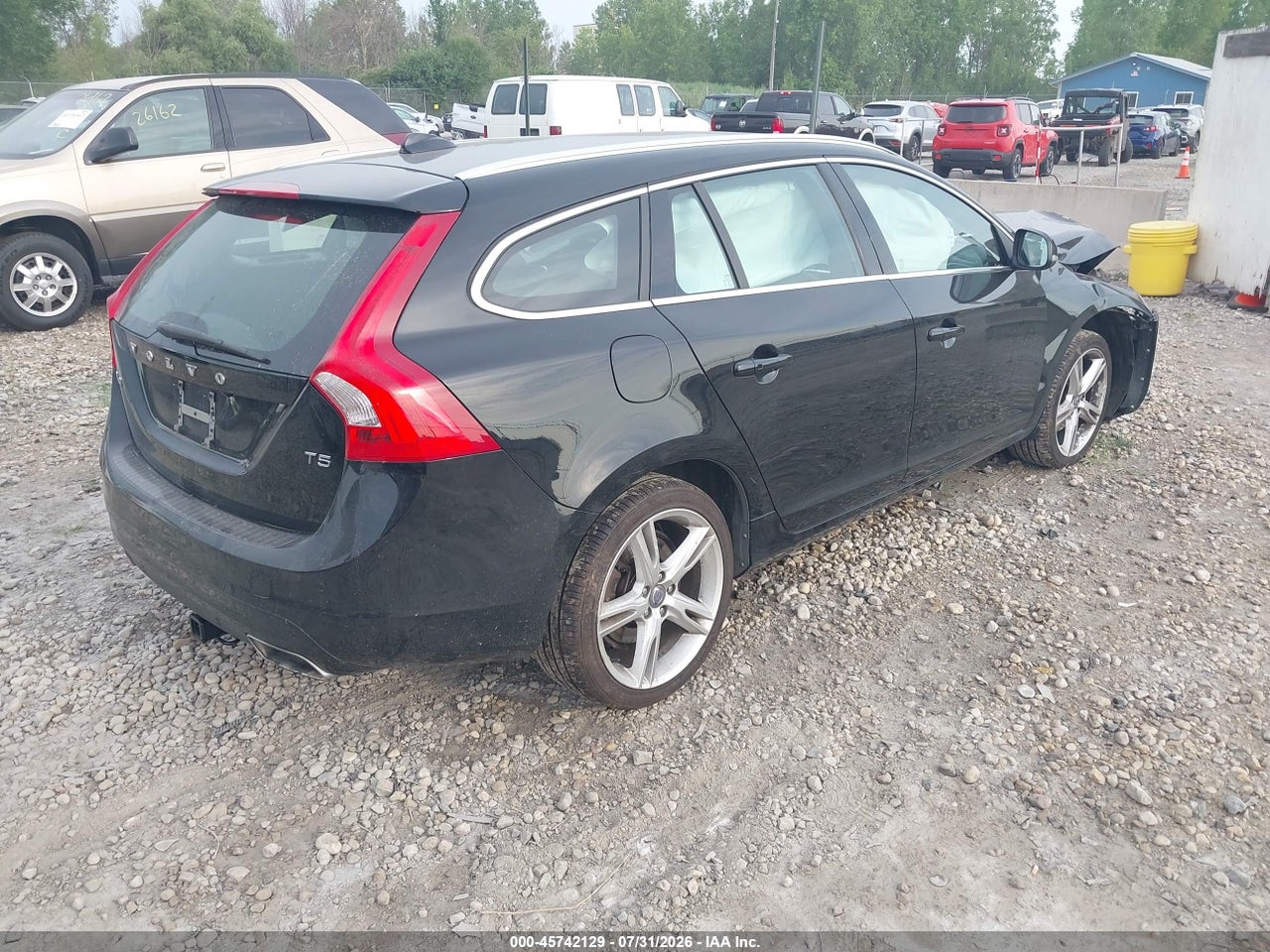 2017 VOLVO V60 T5 PREMIER · 4/11
