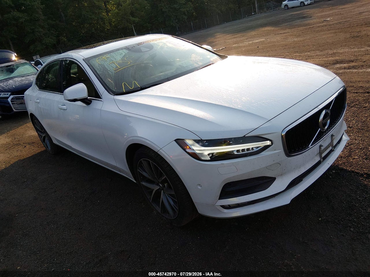 LVY982AKXJP****** · 2018 VOLVO S90 T5 MOMENTUM