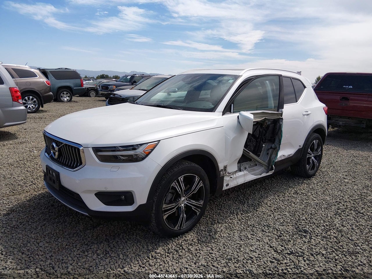 2022 VOLVO XC40 T5 INSCRIPTION · 2/11