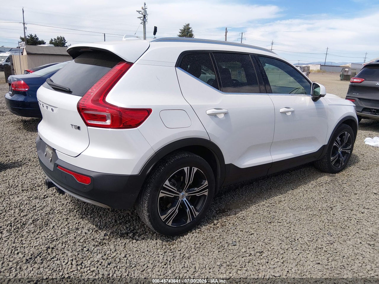 2022 VOLVO XC40 T5 INSCRIPTION · 4/11
