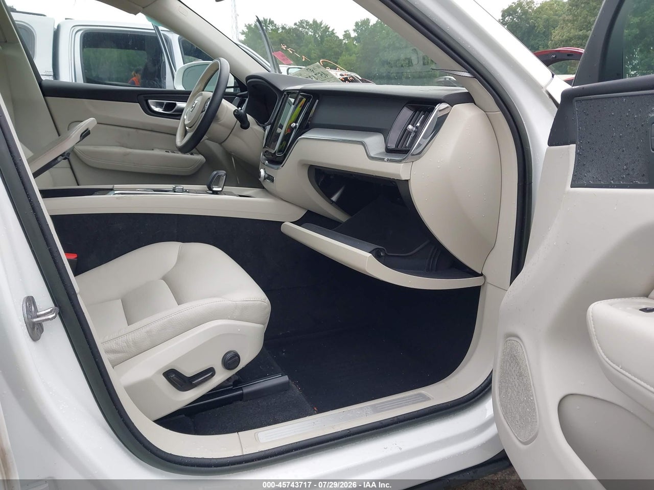 2023 VOLVO XC60 B5 CORE · 5/11