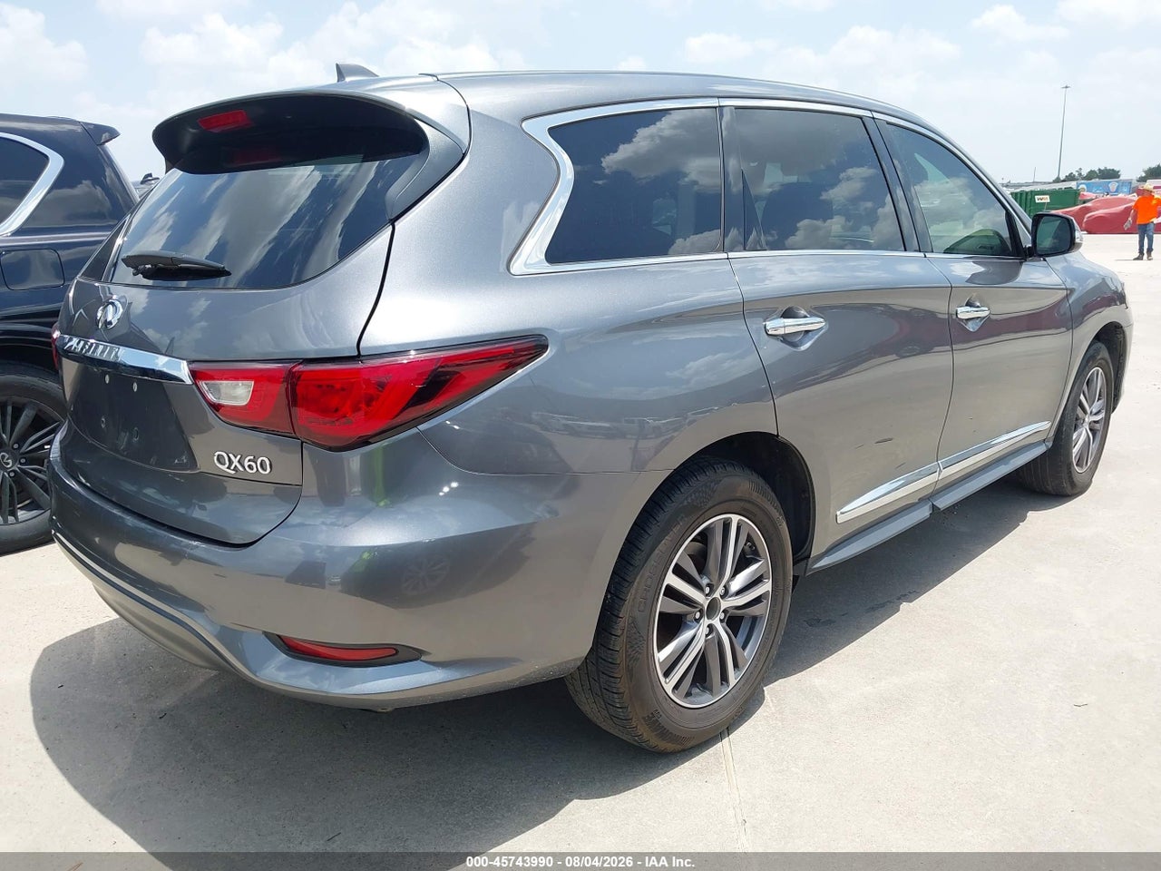 2017 INFINITI QX60   · 4/11