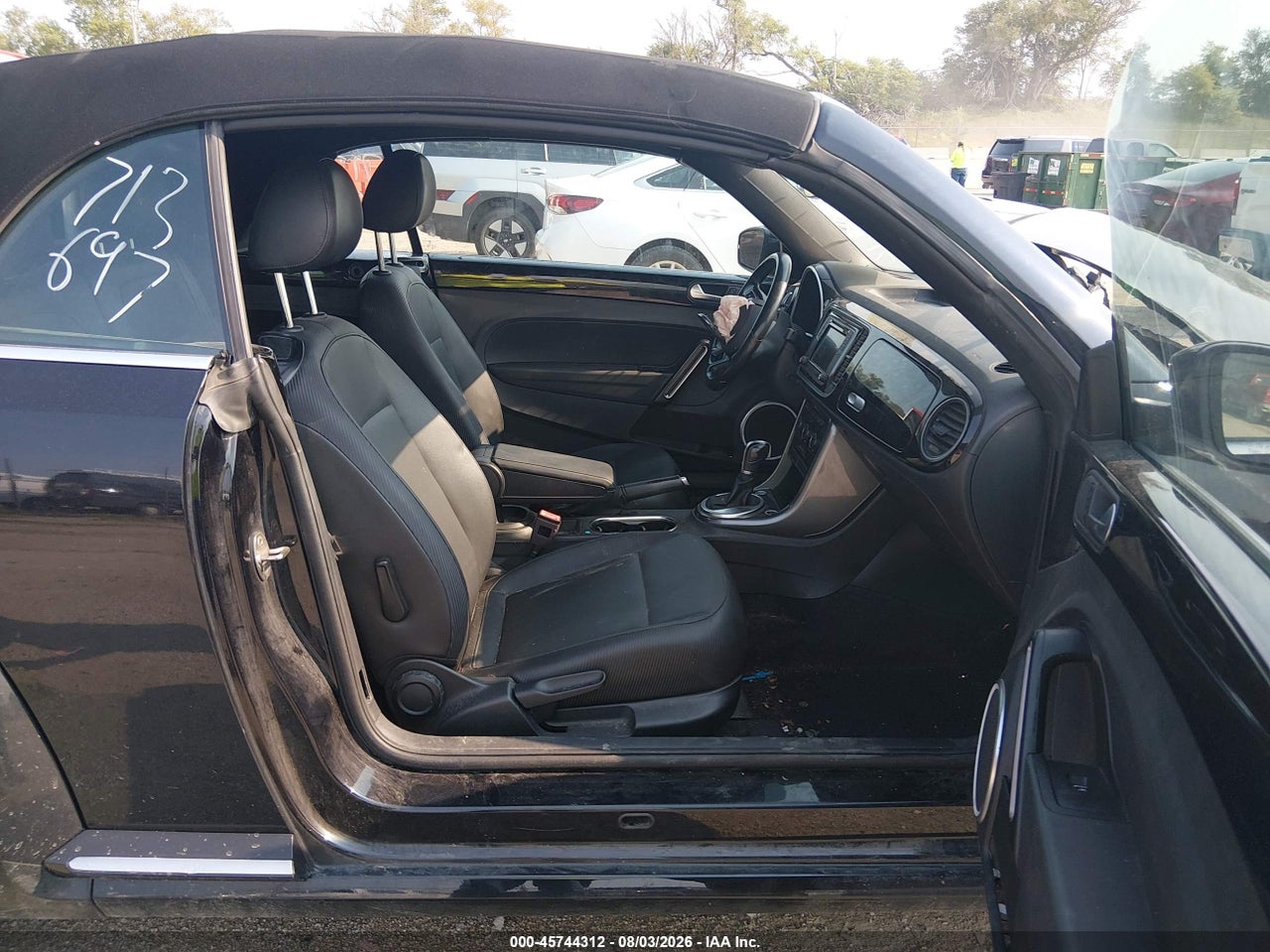 2019 VOLKSWAGEN BEETLE   · 5/11