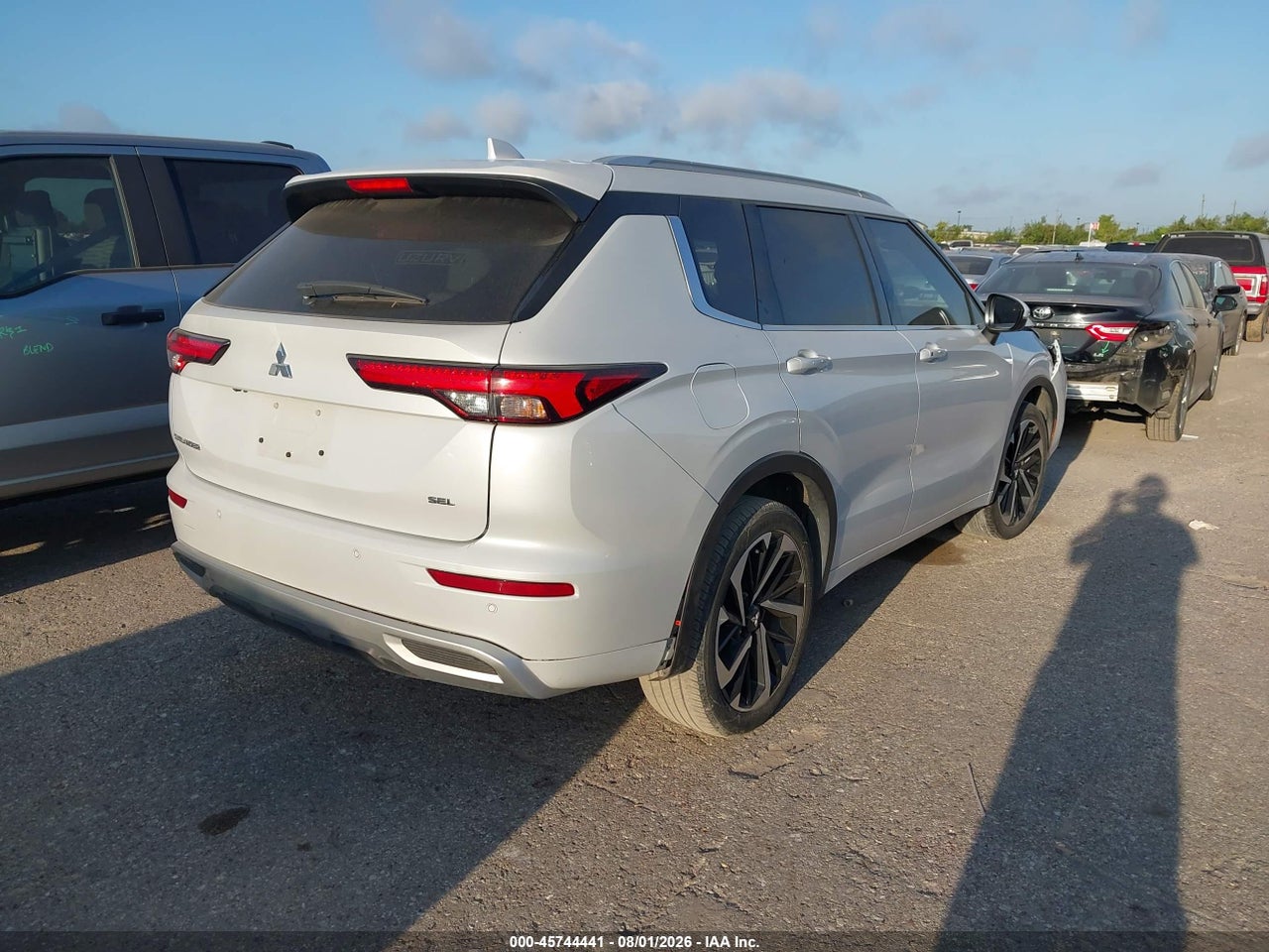 2023 MITSUBISHI OUTLANDER · 4/11