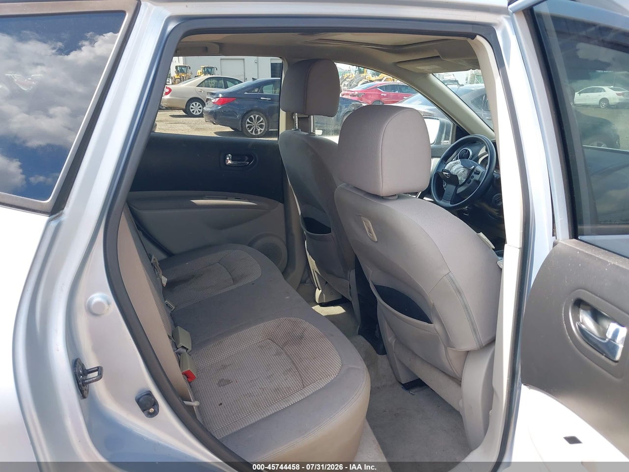 JN8AS5MV5CW****** · 2012 NISSAN ROGUE SV · 8/10