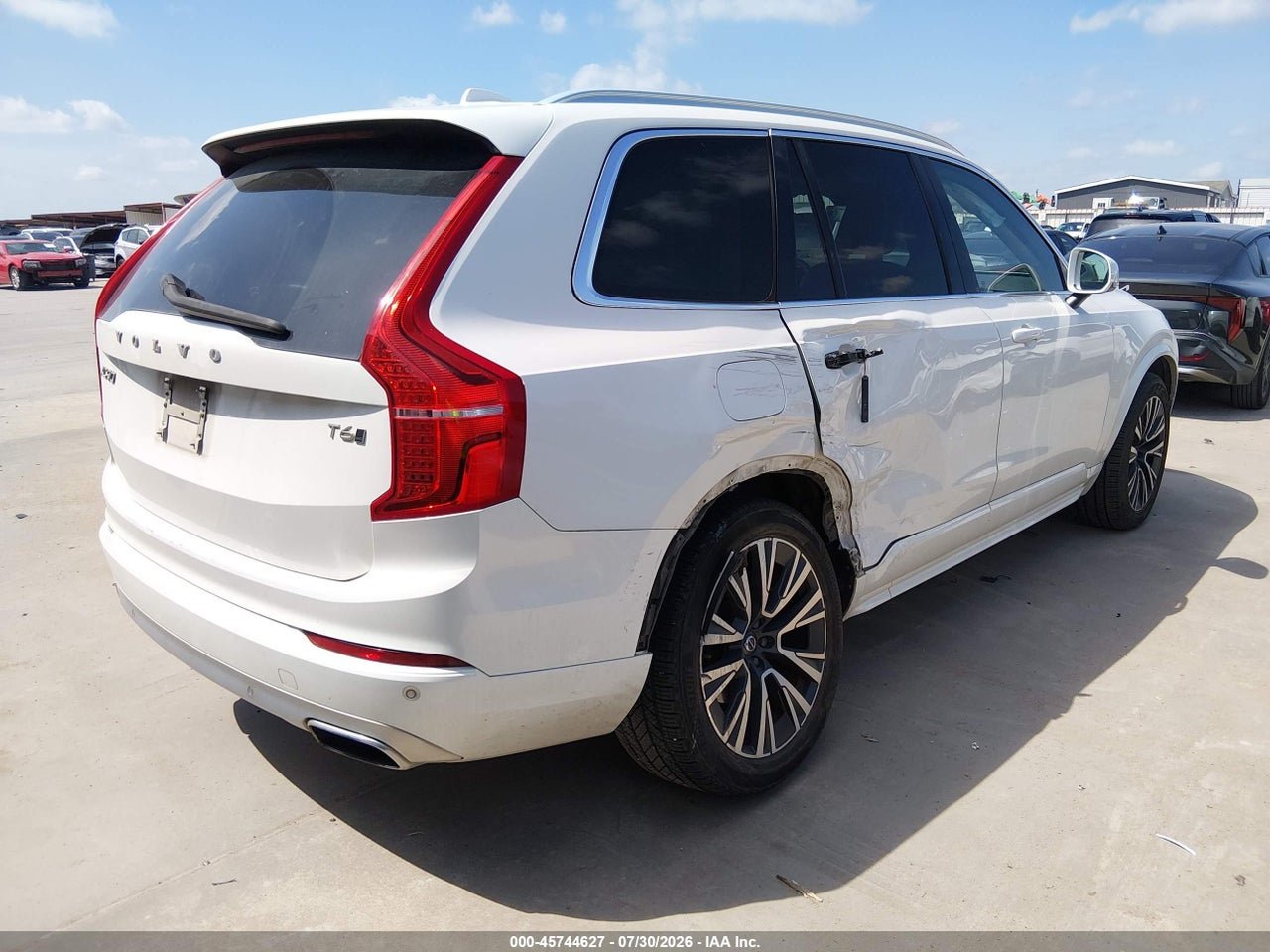 2021 VOLVO XC90 T6 MOMENTUM 7 PASSENGER · 4/11