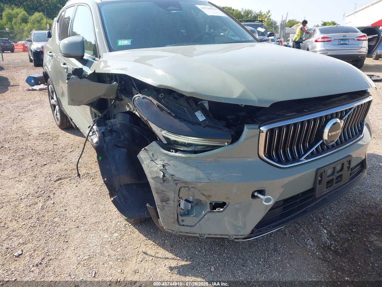 2025 VOLVO XC40 B5 CORE BRIGHT THEME · 6/11