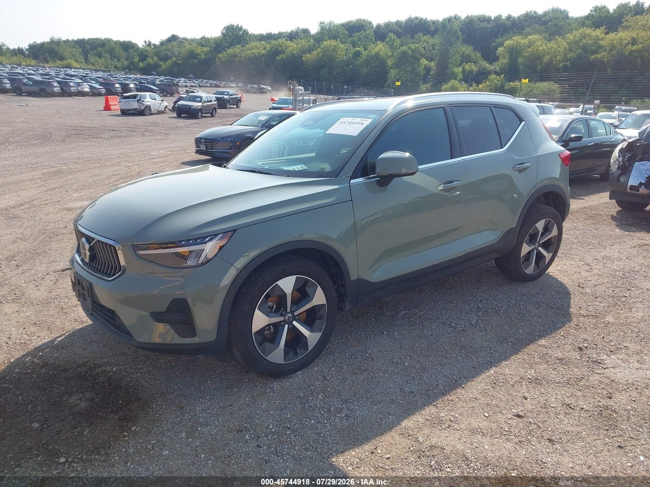 2025 VOLVO XC40 B5 CORE BRIGHT THEME · 2/11