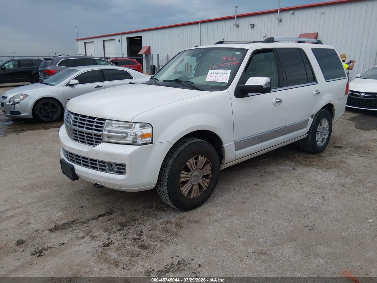 2013 LINCOLN NAVIGATOR   · 2/11