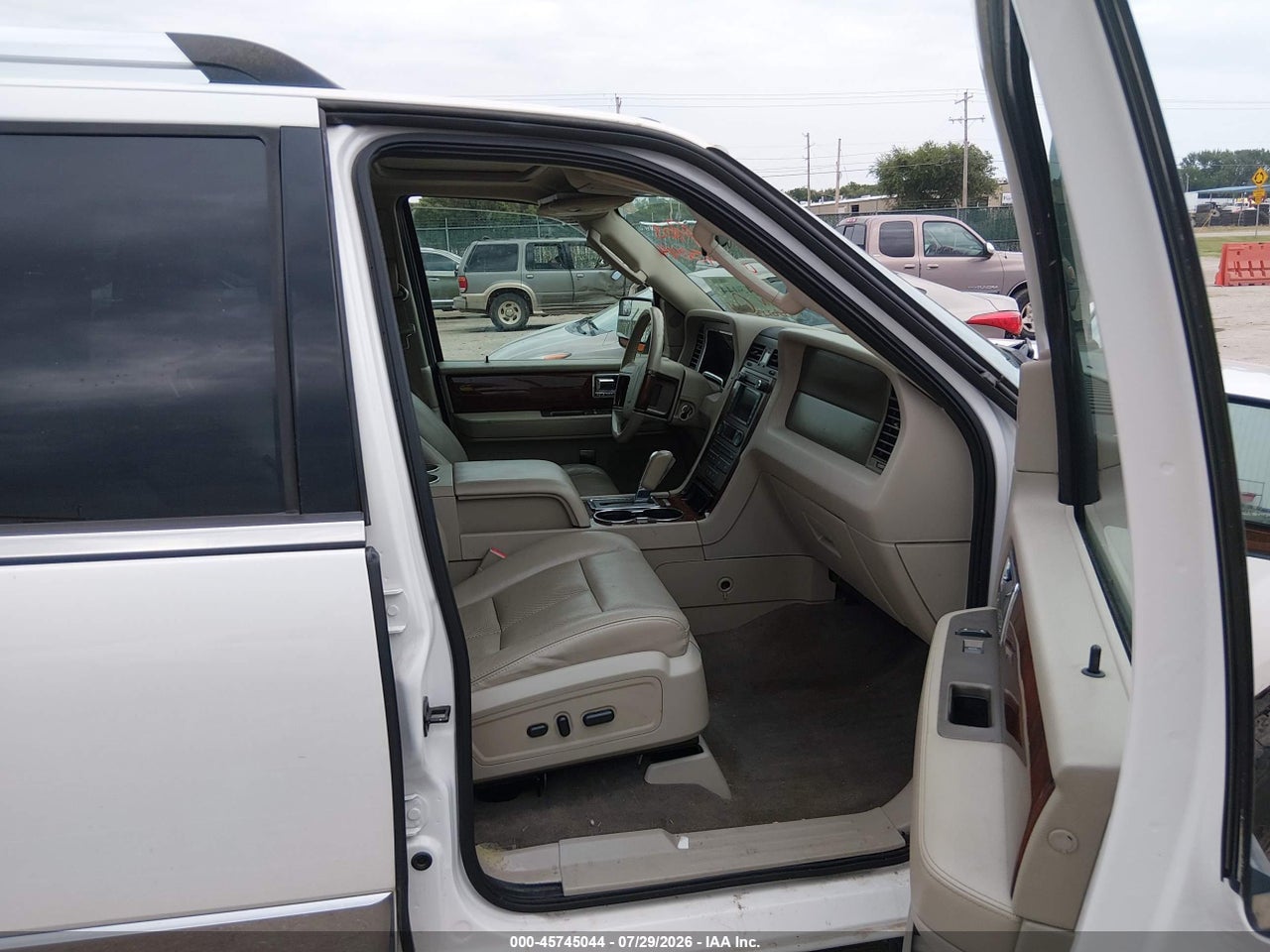 2013 LINCOLN NAVIGATOR   · 5/11