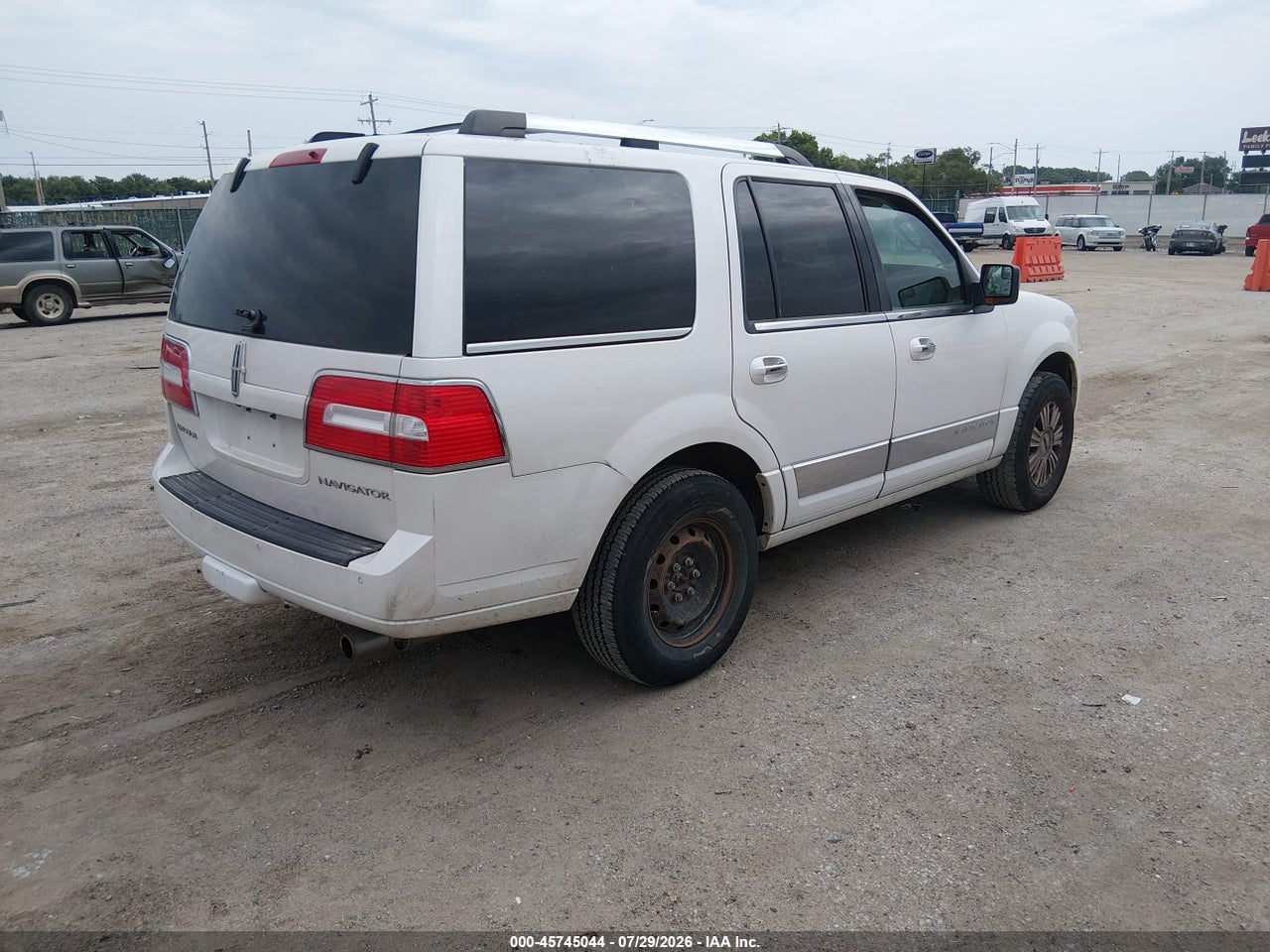 2013 LINCOLN NAVIGATOR   · 4/11