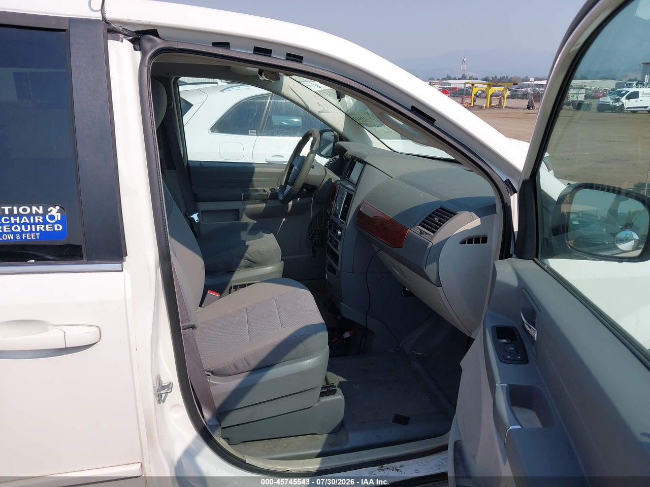2009 CHRYSLER TOWN &amp; COUNTRY LX · 5/11