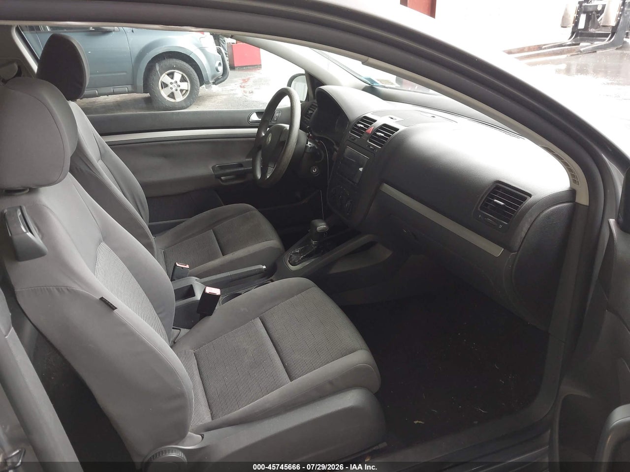 2009 VOLKSWAGEN RABBIT S · 5/11