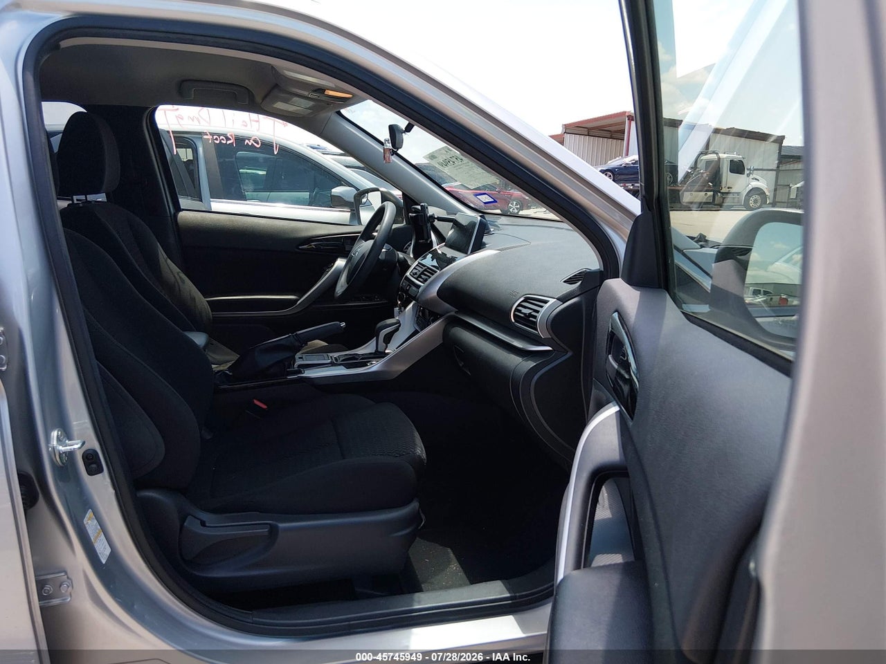 2018 MITSUBISHI ECLIPSE CROSS LE · 5/11