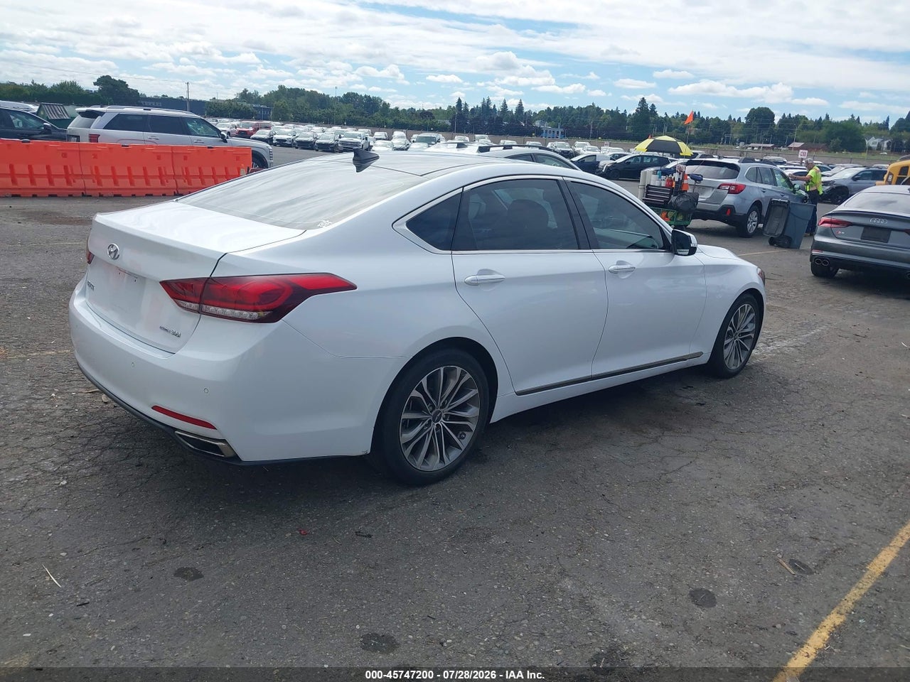 2015 HYUNDAI GENESIS 3.8 · 4/11